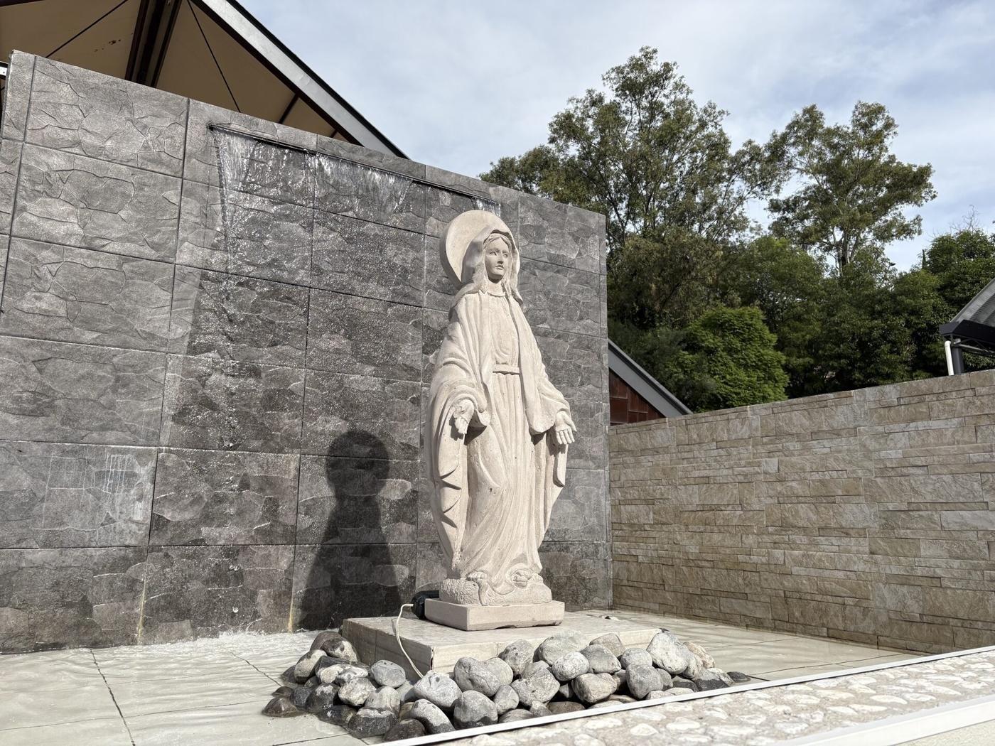 Estatua de la Virgen de la Medalla Milagrosa